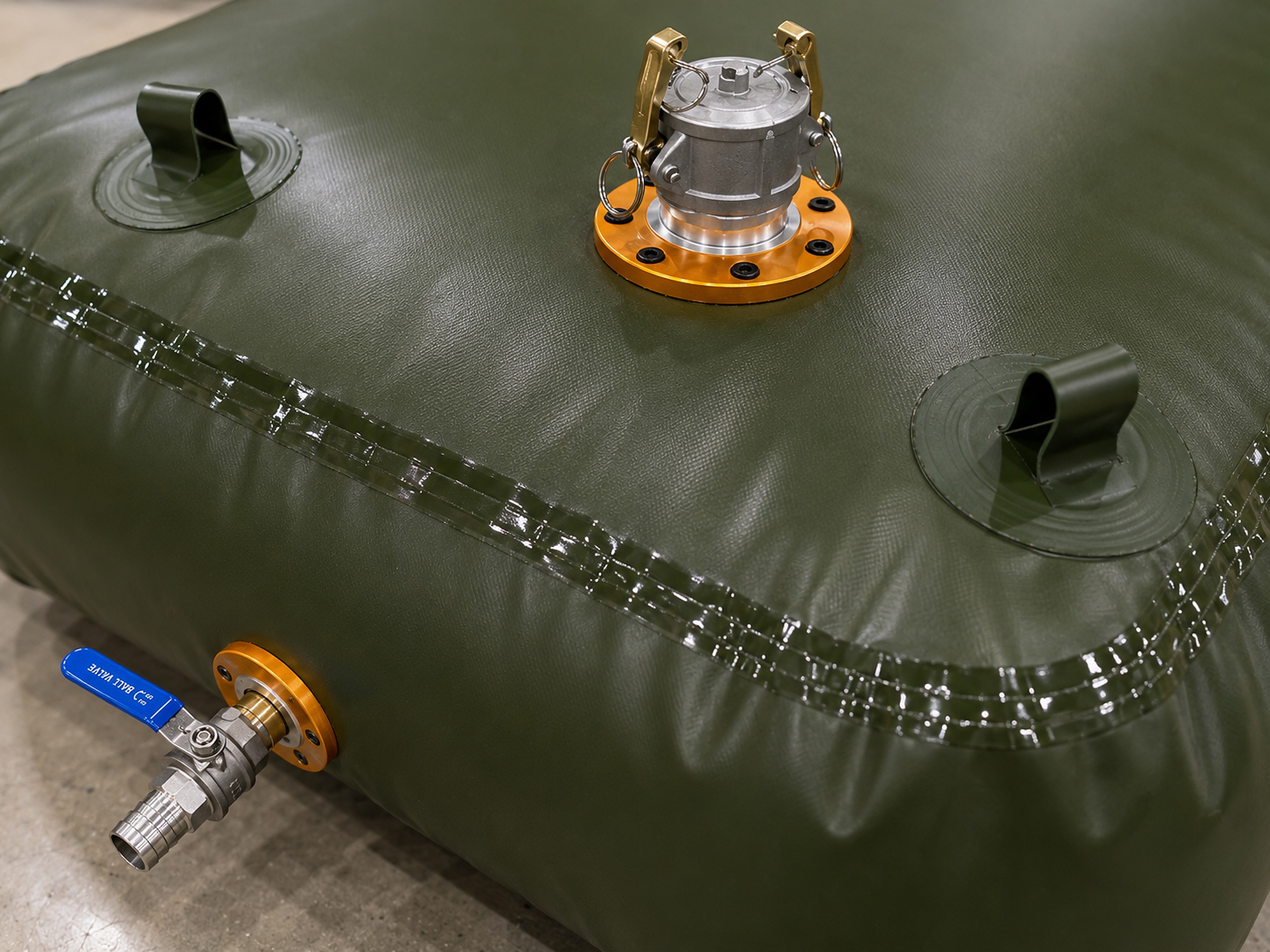 reinforced seam welding strength foldable fuel bladder